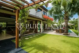 4BR Luxurious Villa in Seminyak
