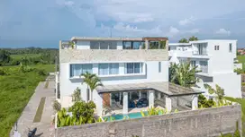 Modern 4BR Villa with Rooftop Jacuzzi in Cemagi