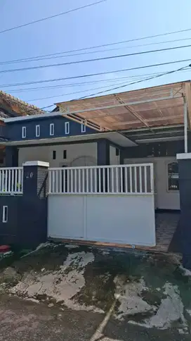 Dijual Rumah 1,5 lantai, lokasi strategis di kota Madiun