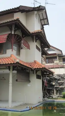 hitung harga tanah, rumah tua 3 lantai ada swimming pool
