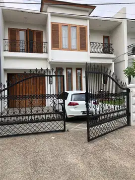 Turun harga. Dijual Cepat Rumah di Komplek Bukit Permai Cibubur Jkt