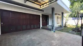 rumah mewah pinggir jalan pusat kota Malang