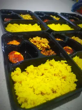 Nasi kuning khas makassar Enak ,gurih ,harum bumbu kaya