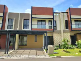 Rumah Baru Cluster Carson Scientia Gading Serpong, Depan Taman