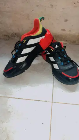 Sepatu Adidas lego