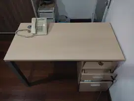Meja informa dan kabinet