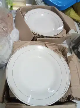 DI JUAL PIRING KERAMIK MASIH BARU YA,LOKASI DEPOK
