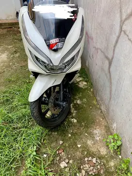 PCX 2019 Putih, Pribadi