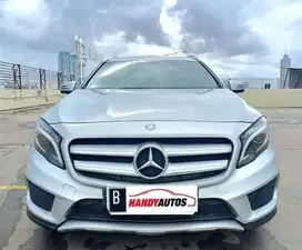 Mercedes Benz GLA200 Tahun 2014 Automatic Abu abu Muda metalik