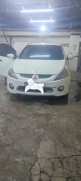 DIJUAL Mobil kesayangan : Mitsubishi Grandis