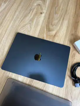 Macbook m2 8/256gb midnight