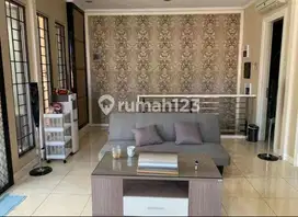 Rumah 2 Lantai Bagus Furnished SHM di Metro Permata, Tangerang