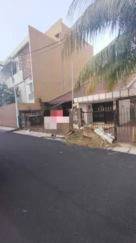 Dijual Rumah Tua Hitung Tanah Berlokasi Strategis di Jakarta Barat