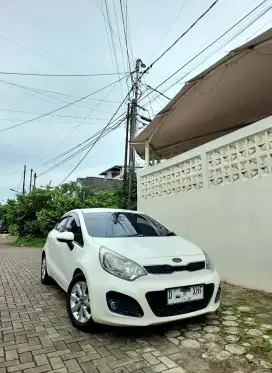 TDP 13 JT!! HATCHBACK NYAMAN. KIA RIO SE 1.4 MATIC 2012 TERAWAT