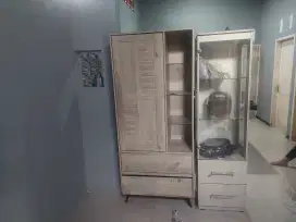 Dijual lemari kaca