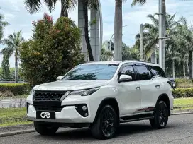 Toyota Fortuner VRZ 2.4 at 2016/ Fortuner vrz 2.4 matic automatic 2016