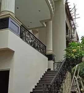 Jual Cepat, Rumah Mewah Semi Furnish Di Villa Artha Gading, Nego