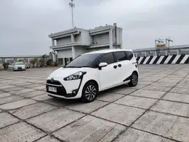 Toyota Sienta V at 2018 tangan pertama dari baru