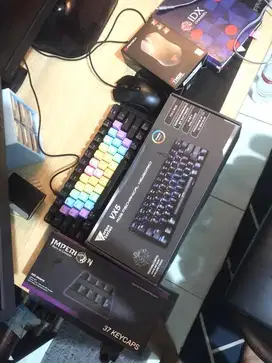 Keyboard, mouse & webcam