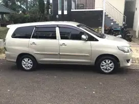 Toyota Kijang Innova 2012 Bensin