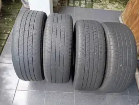 Ban bridgestone 215/55 R17 94V copotan innova venturer