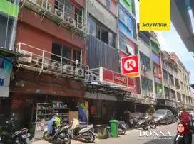 Murah Banget. . Kost2kosan 4 Lantai di Taman Sari Mangga Besar Rp 2 M