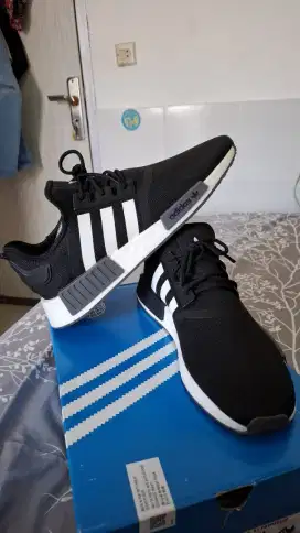 Sepatu Adisas NMD R1 Primeblue Original (SECOND)