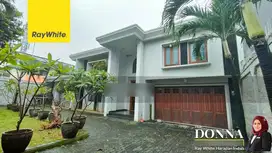 Rumah Mewah Nyaman di Bintara Jaya
