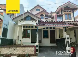 Rumah Depan Taman di Pesona Khayangan, Depok