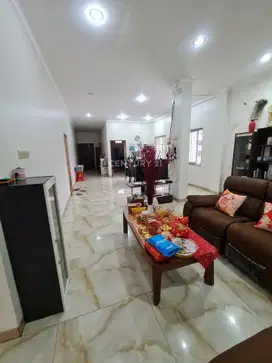 Rumah Tinggal 3 Lantai Dekat Akses Pasar Di Duri Kepa S8491