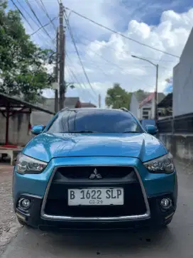 Mobil Mitsubishi Outlander PX 2012
