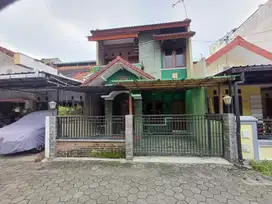 Rumah bersih semi furnish cluster dekat kota