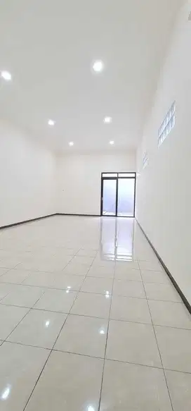 Dijual Ruko Baru Renovasi Strategis di Taman Holis 1 Main Road Bandung