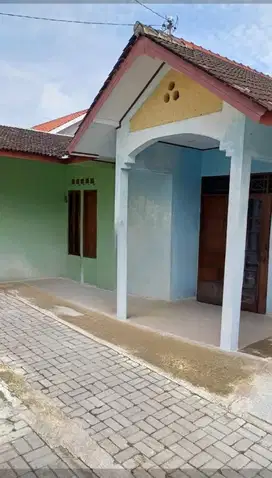 Di jual murah  blakang cafe   Almameter dekat RS Muwardi -UNS