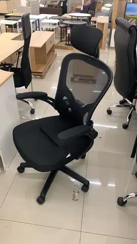 Kursi Kantor dengan Head rest