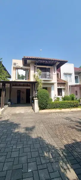 Rumah di Kota Baru Parahyangan Bandung, 2 Lantai Semifurnished