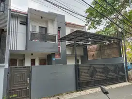 Rumah 2 Lantai dengan KT 4+1 di Bintaro Sektor 1, Jakarta Selatan