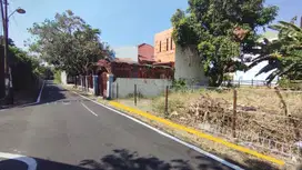 Tanah tengah kota dekat kantor DPRD Jajar  solo
