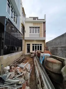 Ruko Jalan Danau Poso Daerah Sekip