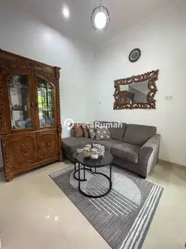 DIJUAL VILLA JALAN EKA WARNI KOMPLEK RESIDENTA (RICKY CORWIN)