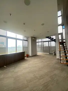 Kantor kawasan Slipi luas 900an m2 furnish siap pakai, pusat komersial