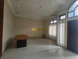 Dijual Villa di Komplek Cemara Asri  Jalan Katalia Kondisi Siap Huni