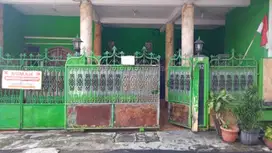 Rumah plus kostan di cawang lokasi strategis harga 5Man