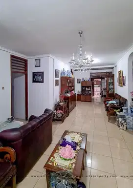 Rumah Lama Hitung Tanah Area Tenang Di Duren Tiga, Jakarta Selatan