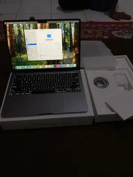 MacBook Air M3 13inch 8/256 iBox like New