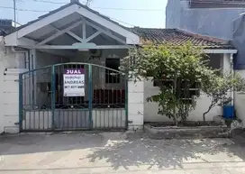 Disewa rumah dengan harga murah di jalan Sawo Harapan Indah