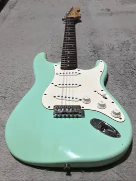 Squier Stratocaster Affinity Series (Surf Green) Electric Guitar