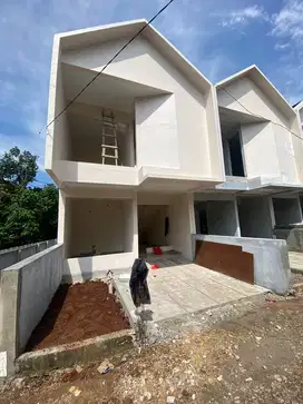 DIJUAL RUMAH MURAH 600JUTA 2 LANTAI MODERN SHM BEBAS BANJIR