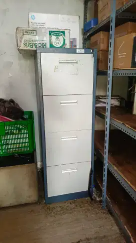 Lemari arsip besi