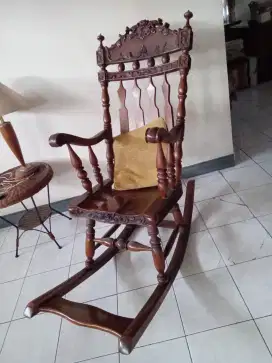 Kursi goyang kayu jati